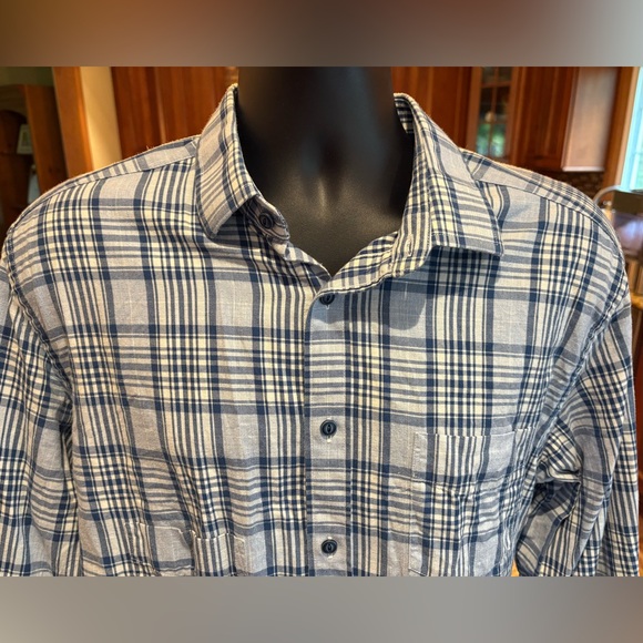 UNTUCKit Men's button front shirt. Sharp Navy‎ and White Plaid with logo. Large - Picture 2 of 6